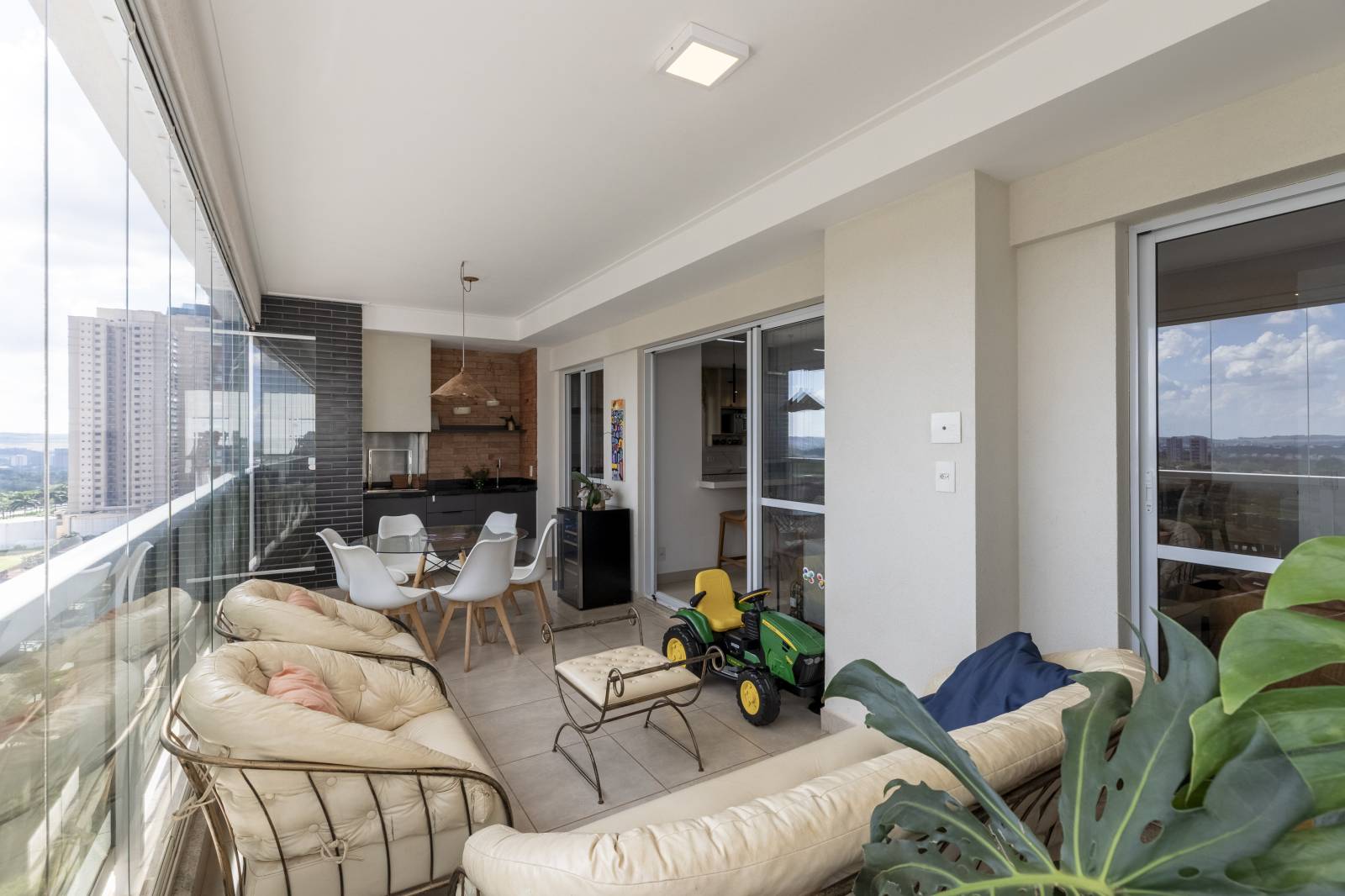 Lindo apartamento de 158m² - Edifício Van Der Rohe - Jardim Botânico