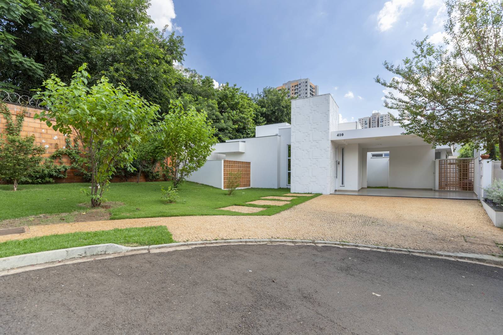 Casa térrea de 229m² no Condomínio Praça das Flores