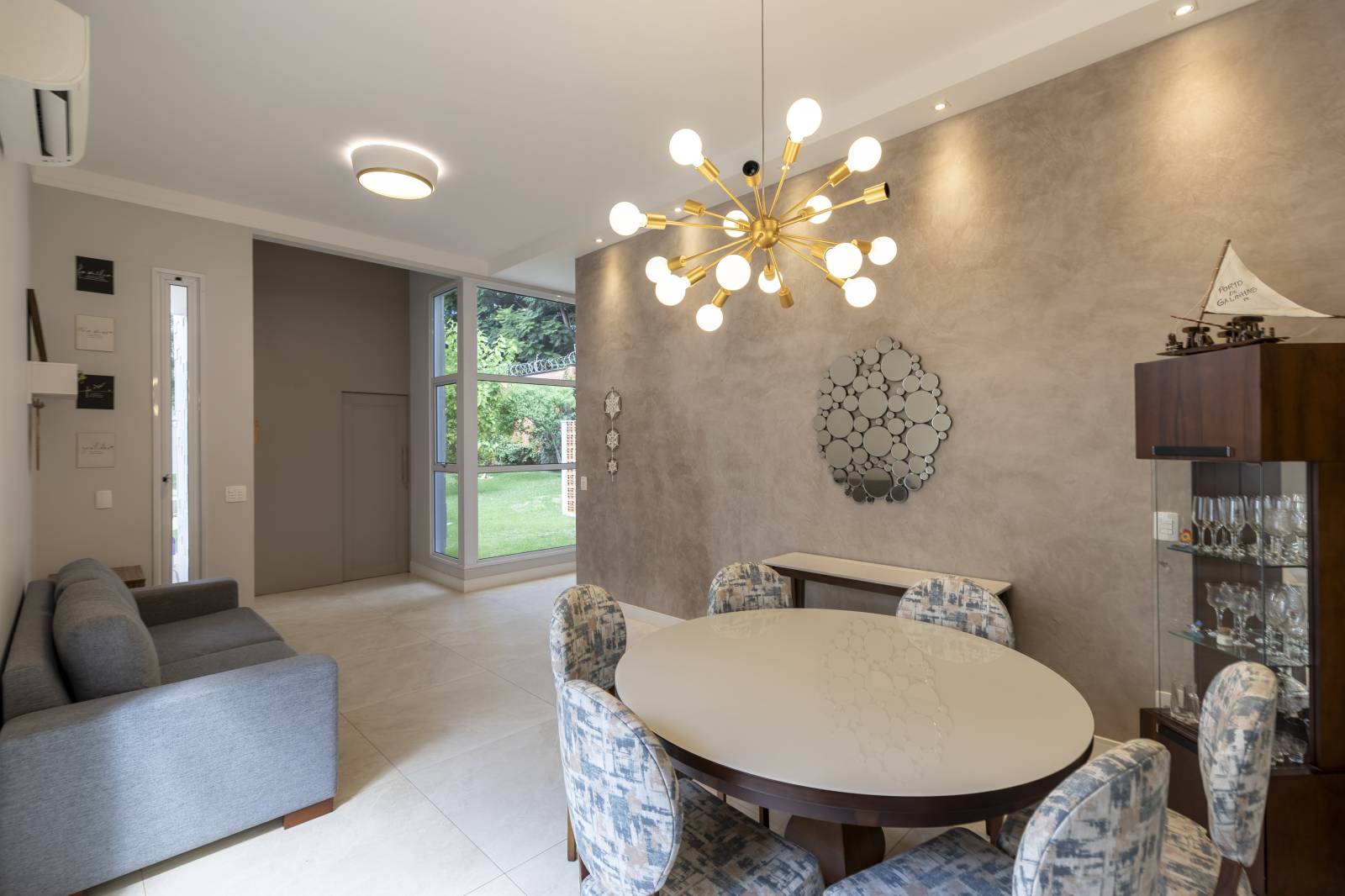 Casa térrea de 229m² no Condomínio Praça das Flores