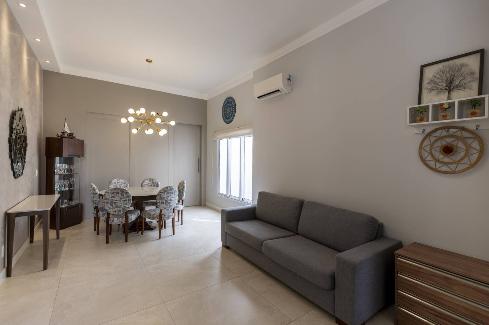 Casa térrea de 229m² no Condomínio Praça das Flores