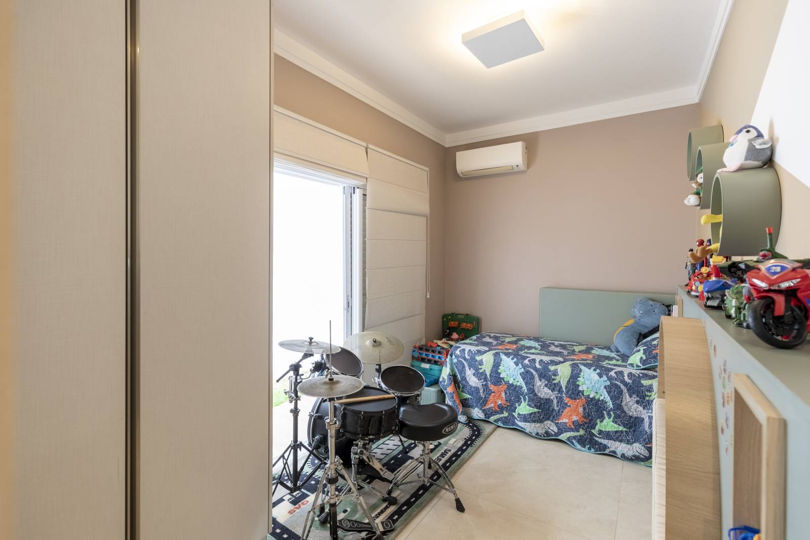 Casa térrea de 229m² no Condomínio Praça das Flores