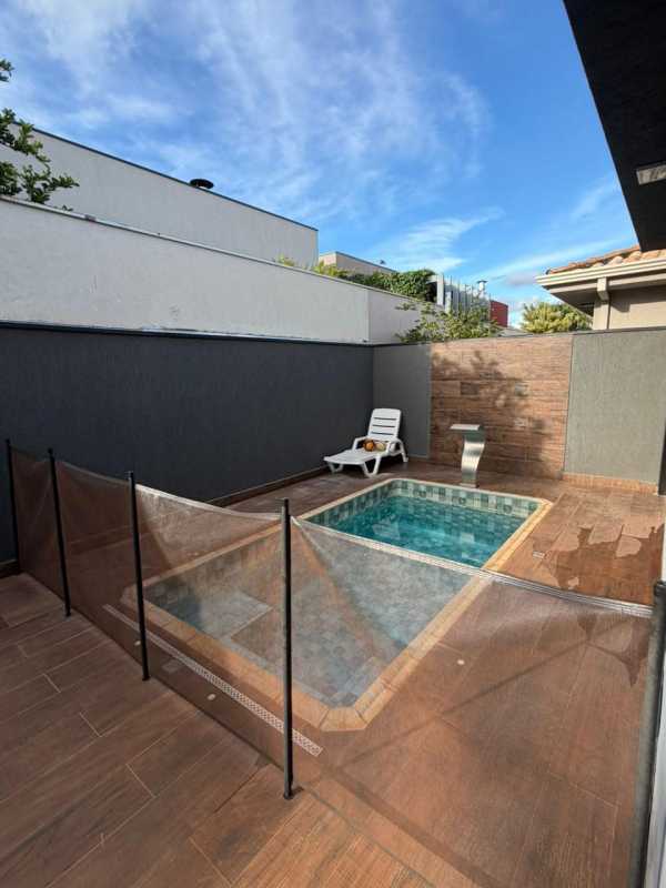 Casa Residencial de 150m² e terreno de 300m² no Condomínio Portal da Mata