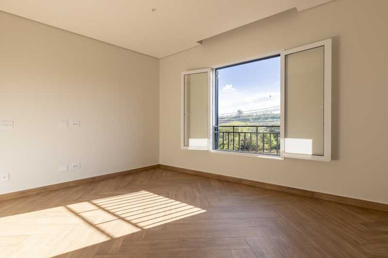 Sobrado com 3 suítes no Colina do Golfe