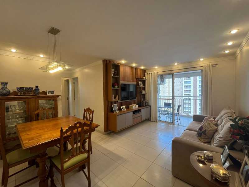 Reserva do Golf - Apartamento de 81 m², no 10º andar, em frente ao Shopping