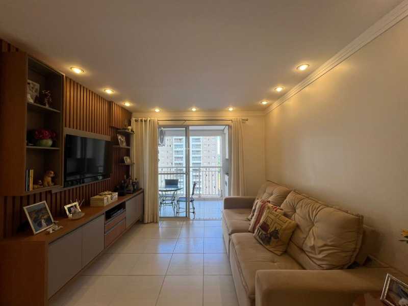 Reserva do Golf - Apartamento de 81 m², no 10º andar, em frente ao Shopping