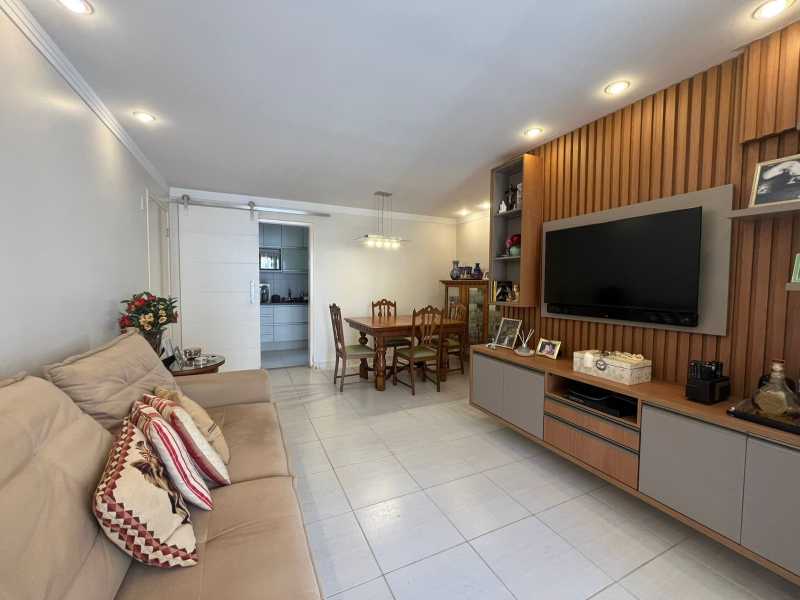 Reserva do Golf - Apartamento de 81 m², no 10º andar, em frente ao Shopping