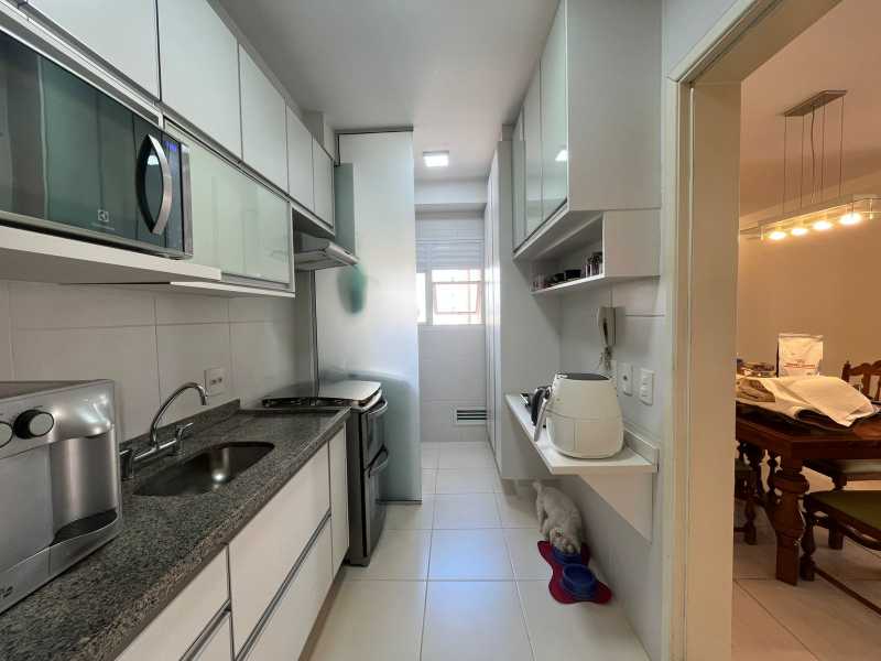 Reserva do Golf - Apartamento de 81 m², no 10º andar, em frente ao Shopping