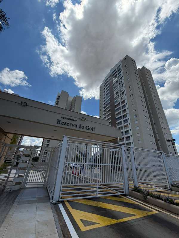 Reserva do Golf - Apartamento de 81 m², no 10º andar, em frente ao Shopping