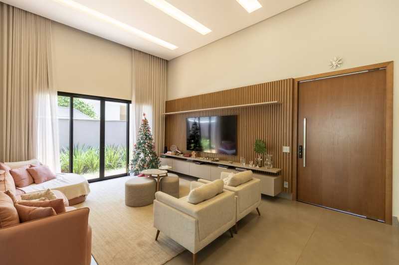 Linda casa térrea à venda no Alphaville 2