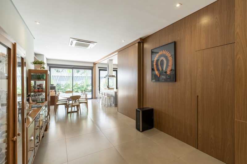 Linda casa térrea à venda no Alphaville 2