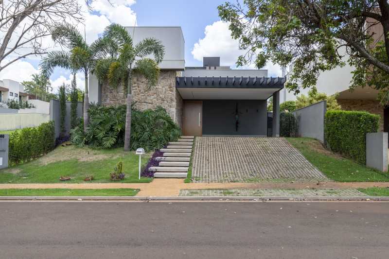 Linda casa térrea à venda no Alphaville 2