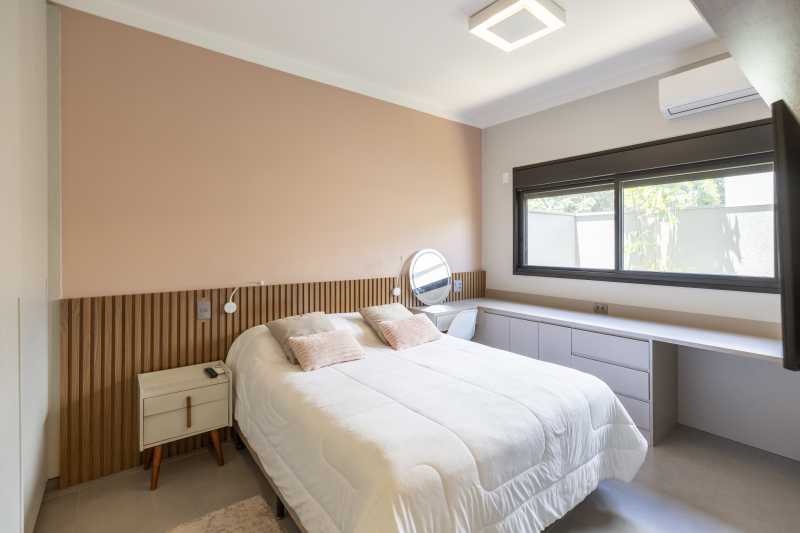 Linda casa térrea à venda no Alphaville 2