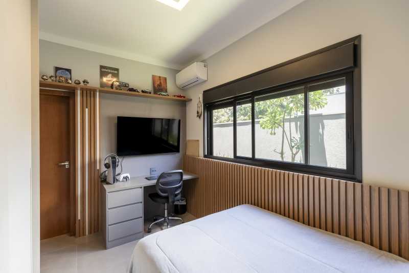 Linda casa térrea à venda no Alphaville 2