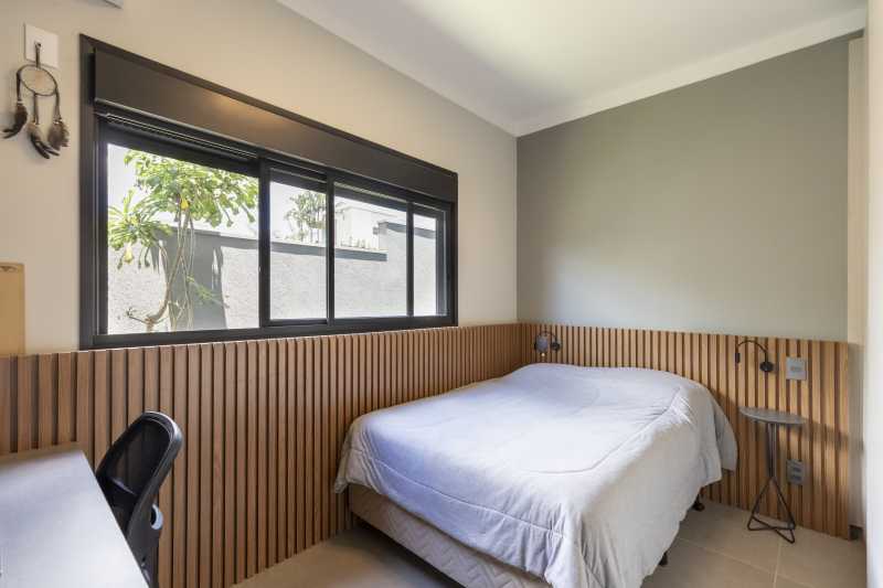 Linda casa térrea à venda no Alphaville 2