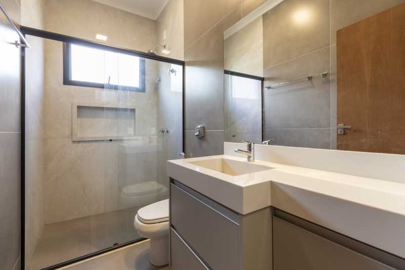 Linda casa térrea à venda no Alphaville 2