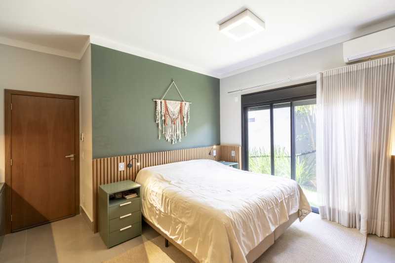 Linda casa térrea à venda no Alphaville 2