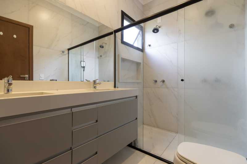 Linda casa térrea à venda no Alphaville 2