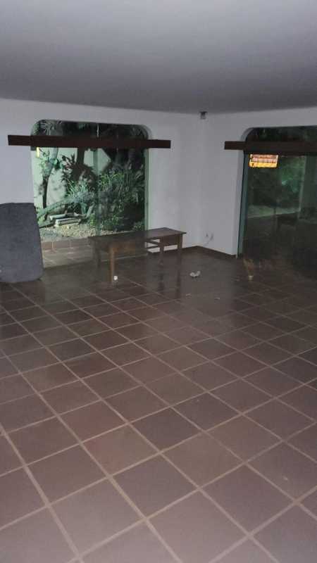 Linda Casa de Esquina na Ribeirânia – Parte Fechada