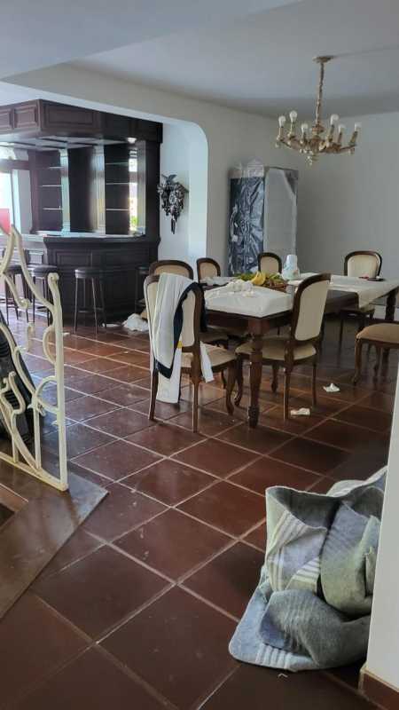 Linda Casa de Esquina na Ribeirânia – Parte Fechada