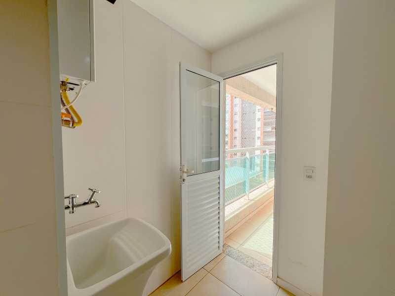 Ed. Sunset em frente ao Raya