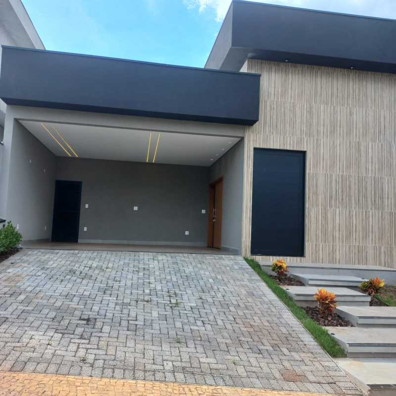 Casa nova com pé direito duplo + piscina + 3 suítes