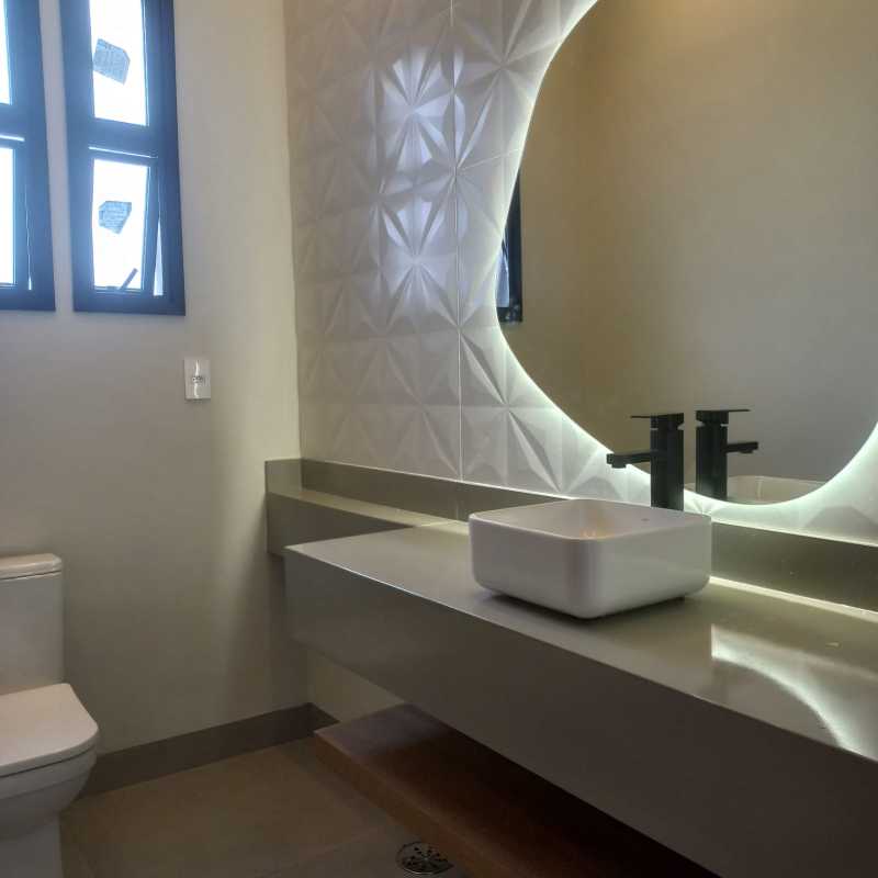 Casa nova com pé direito duplo + piscina + 3 suítes