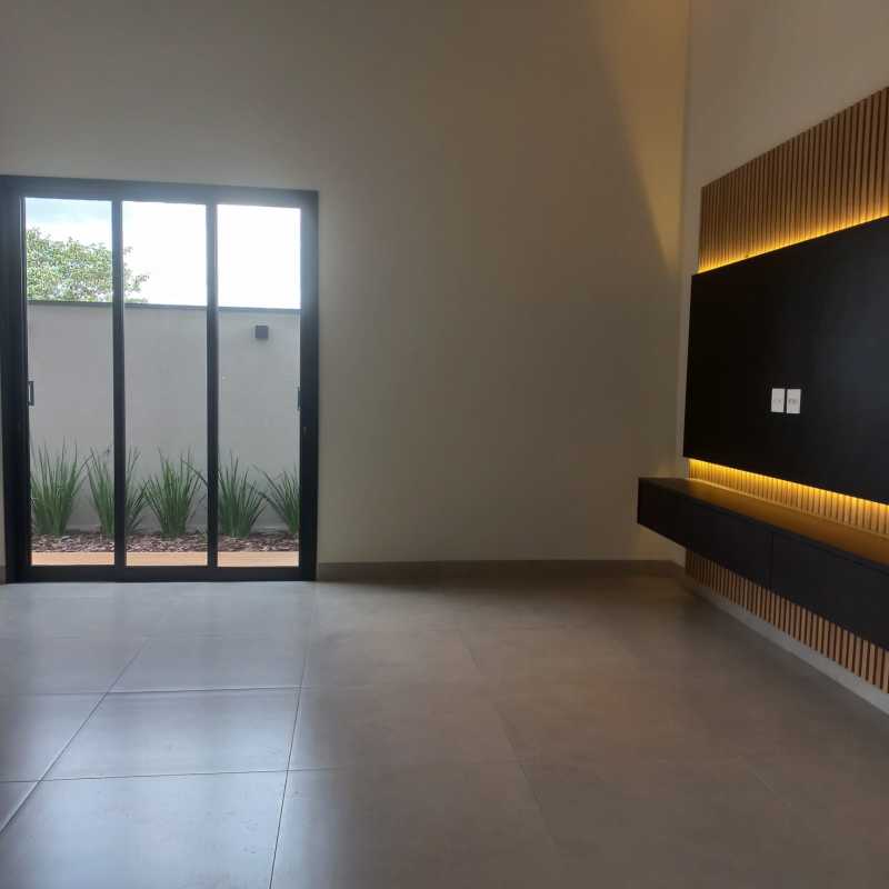 Casa nova com pé direito duplo + piscina + 3 suítes