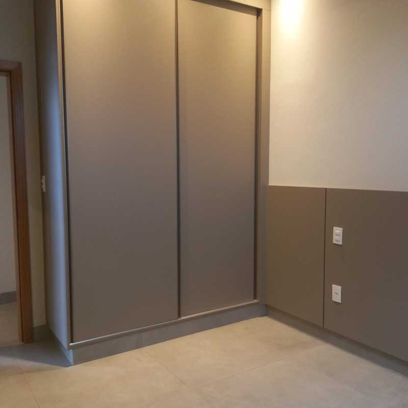 Casa nova com pé direito duplo + piscina + 3 suítes