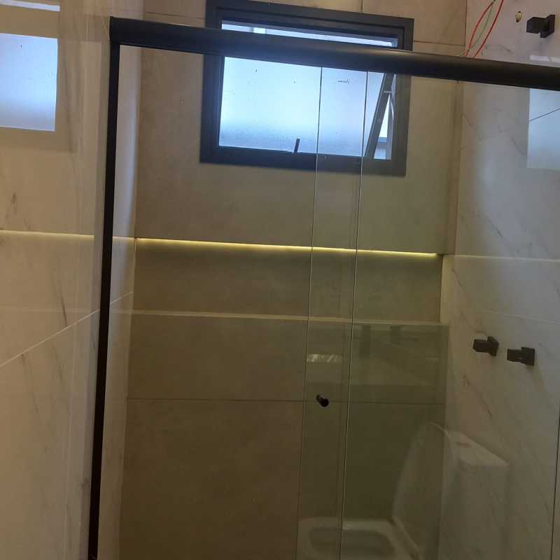 Casa nova com pé direito duplo + piscina + 3 suítes