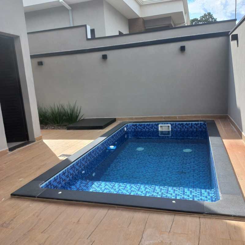 Casa nova com pé direito duplo + piscina + 3 suítes